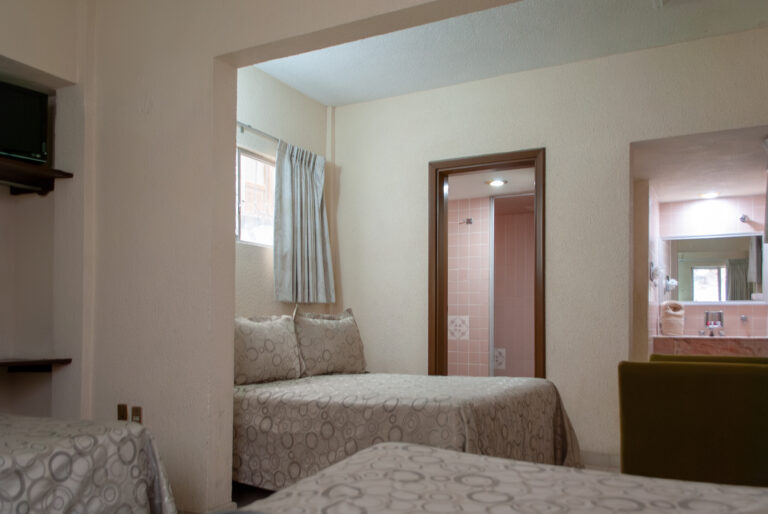 Habitacion para 4 con vista a cama matrimonial